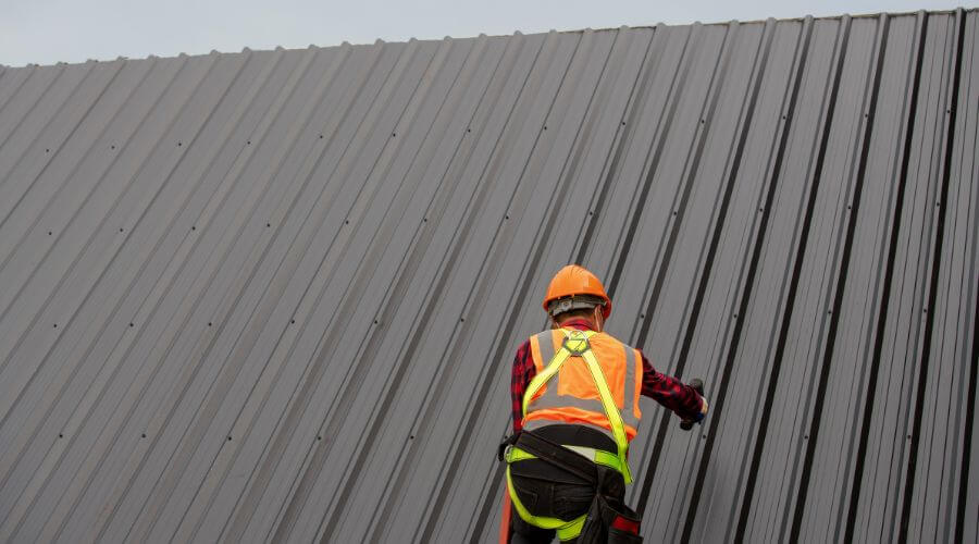 Professional gutter cleaning in Somis, CA